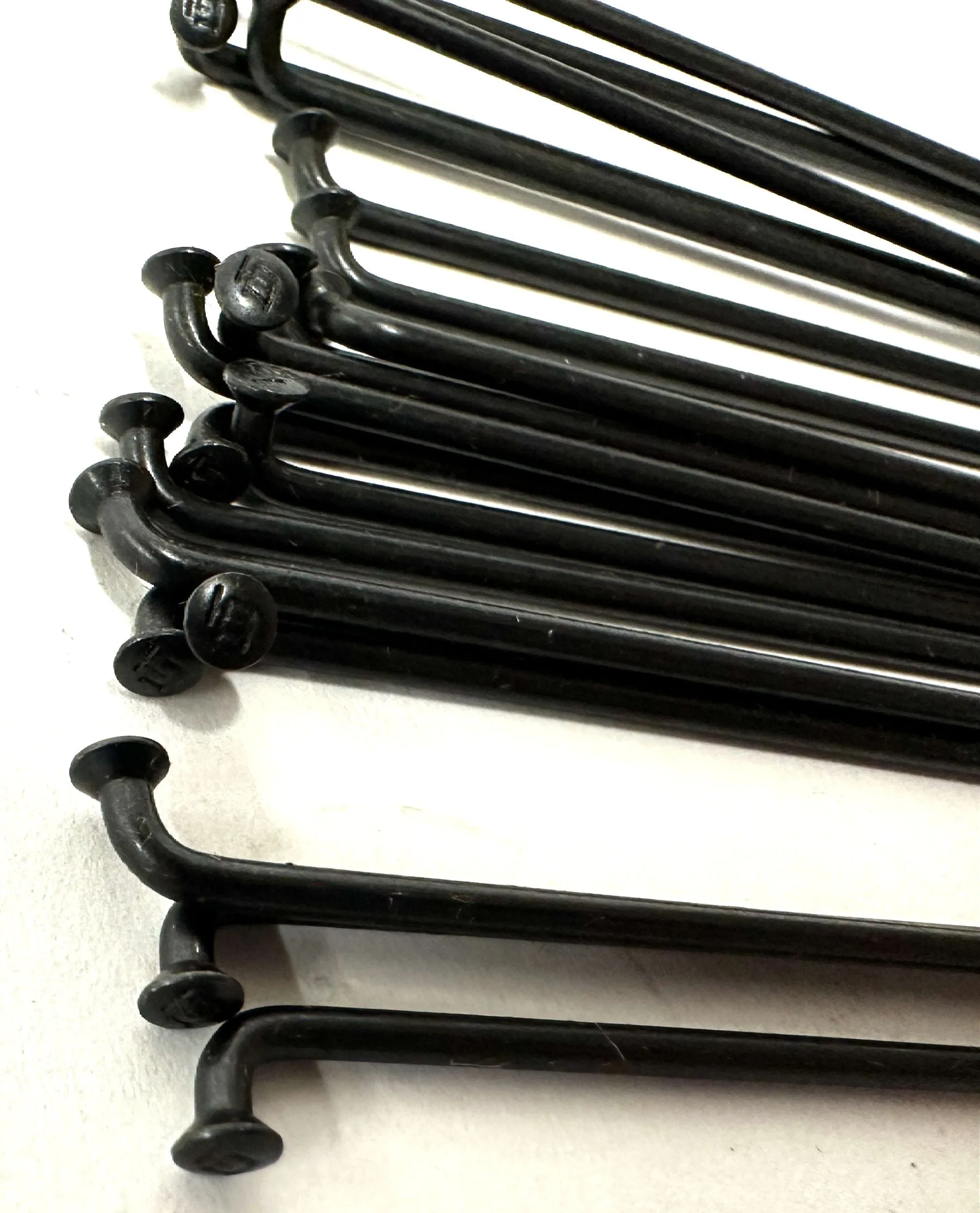 DT SWISS Champion Round Black Spokes Black J-bend 2.0 mm 296mm 20/Count