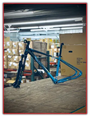 Mongoose Tyax Expert 29" 148mm Thru Axle Disc Hardtail Small Frame Suntour Fork