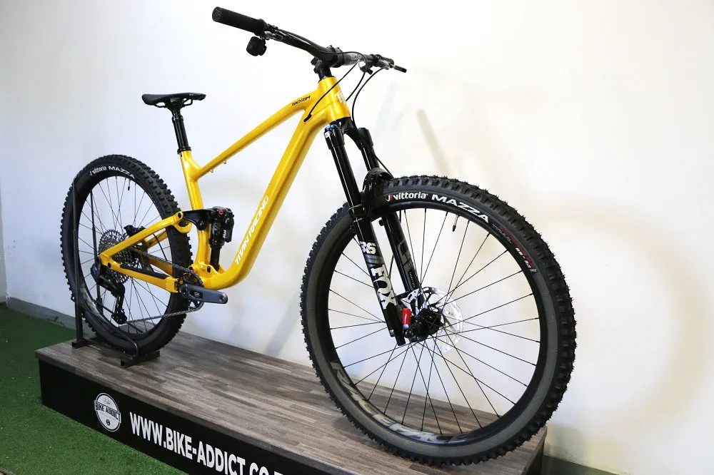 TITAN RACING Skyrim Elite (2025)