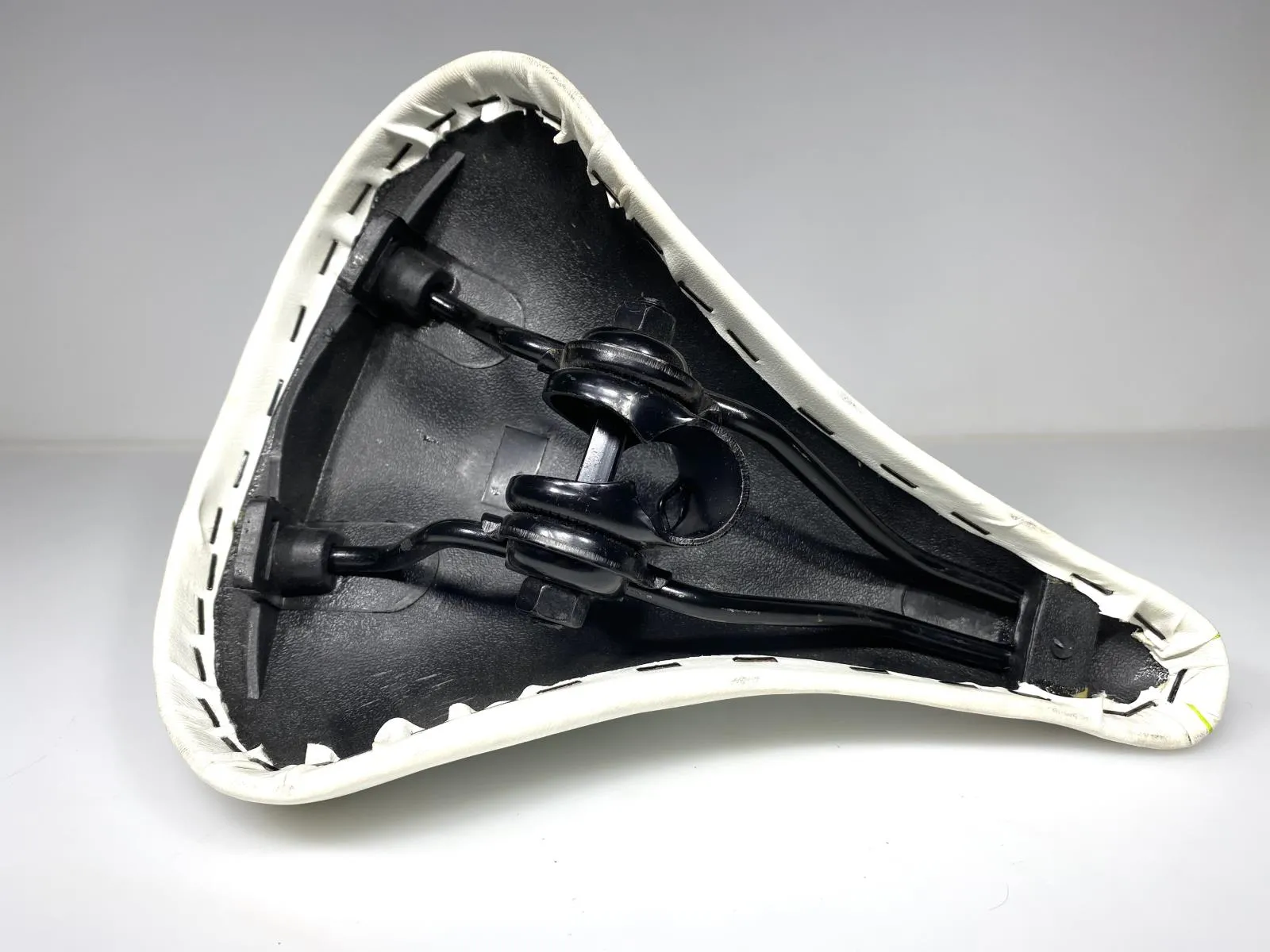 Vader White Womens Bicycle Bike Bike Seat Blemished New
